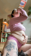 348799041_just-some-gifs-that-i-feel-realllly-fat-in_0.mp4