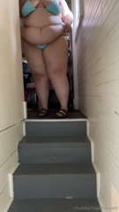 1984836374_the-goal-was-to-take-cute-outdoor-selfies-in-my-new-bikini_0.mp4