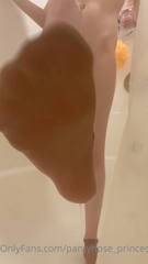 143747386_nylon-socks-turn_0.m4v
