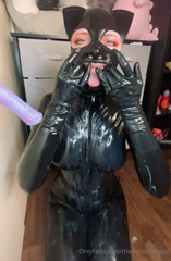 720746245_starching-my-huge-mouth-and-fishooking_0.mp4