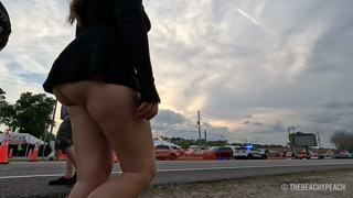 20240717-Would_you_be_honking_if_you_saw_this_booty_on_disp_1_670011464903307265_669669570750984193.mp4