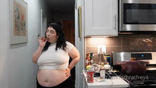 847278218_girlfriend-s-bbw-roommate-seduces-you-wants-you-to-feed-he_0.mp4