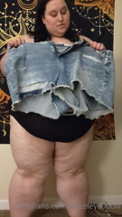 218215279_trying-on-my-denim-shorts-now-that-i-ve-packed-on-quite-a-bi_0.m4v