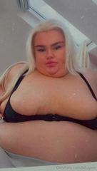 1486289049_couldnt-not-show-the-belly-either-could-i_0.mp4