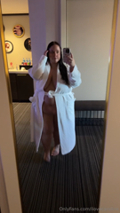 1815679625_i-dont-know-why-i-thought-this-hotel-robe-would-fit-me_0.mp4