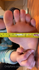 29331422_measuring-my-big-feet-bigfeet-size15s-bigsoles_1.m4v