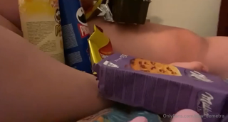 588376032_late-night-snacks_0.m4v