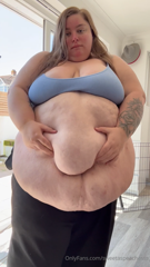 1087880627_my-belly-looks-especially-luscious-when-i-walk-around-with-i_0.mp4