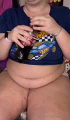 1753066572_fat-piggy-stuffs-her-face-after-stuffing-her-face-all-day_2.mp4