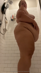 1444790120_watch-me-slip-out-of-a-sweaty-workout-set-and-into-the-showe_0.mp4