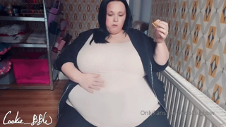 109956329_i-actually-look-pregnant-here-for-real-burgers-for-lun_1.mp4