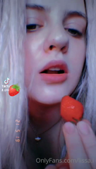 147761262_become-my-strawberry-stan-moei-klubnichkoi_0.m4v