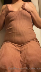 694033657_i-know-you-love-seeing-fat-girls-who-play-with-their-belly_0.m4v