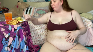 698555268_seeing-how-much-of-this-1500-calories-worth-of-mcds-i-can-de_0.m4v