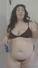 618635688_eating-sweets-jiggling-my-belly-before-going-out-to-dinner_0.mp4