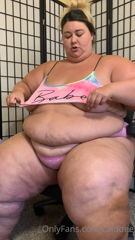 31832584_trying-on-a-new-little-crop-top-and-shorts-set-i-busted-t_0.m4v
