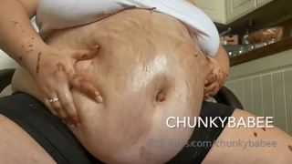 360959215_chunkybabee-has-been-gaining-faster-than-ever-she-was-270lb_2.mp4