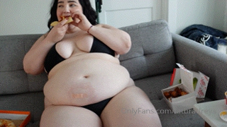 1066870335_massive-birthday-stuffing-cake-pizza-fried-chicken-and_3.mp4