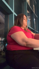 1397456947_i-love-stuffing-my-belly-in-the-food-court-where-i-can-choos_0.mp4