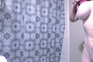 xheidihoe - Voyeur Shower.mp4