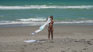 Beach Handy [1080p].mp4