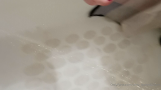 amy_quinn420xxx-31-07-2021-2179633396-OMG__I_peed_in_my_friends_tub__I_thought_some_of_you_might_like_my_heavy_stream__.mp4