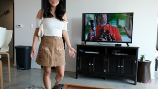 2022-03-12 Lily Let's Make A Deal Footjob.m4v