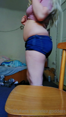 154378522_the-girl-that-sits-in-front-of-you-gets-wider-every-time_0.m4v