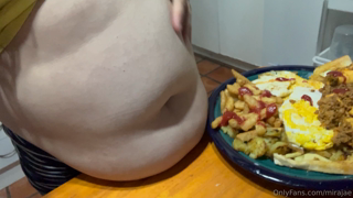 1118945095_tastes-better-than-it-looks-lol-afternoon-snack-before-the_4.mp4
