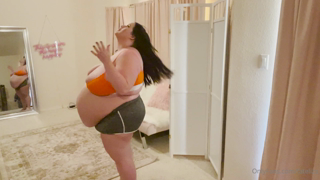 263141046_9months-pregnant-and-waddling-around-its-a-struggle-to-get_0.m4v