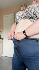 796396594_this-belly-cant-be-contained-in-these-tight-jeans_0.m4v
