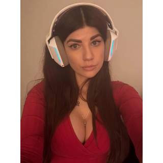 gamer-girl-thats-me-but-what-about-you-me-drain-game-v0-apq95448kwcg1.webp