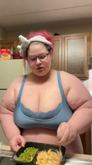 1436040291_just-gremlin-things-how-i-eat-my-subpar-meals-so-i-can-get_0.mp4