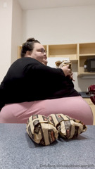 1088589985_burrito-meal-on-my-scooter-i-feel-like-you-can-really-se_0.mp4