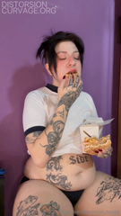 1052799813_new-video-filling-me-with-junk-food-hamburgers-chicken-fin_0.mp4