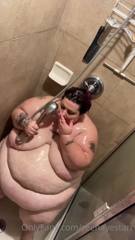 27754561_shower-cam-come-peep-me-in-the-shower-yall-looking-f_0.m4v