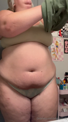1996650039_finally-accepted-that-my-olddd-clothes-need-to-go-ill-neve_0.mp4