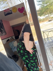 983055297_weed-pants_21.mp4