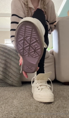 1040194489_sweaty-soles-from-being-in-2-pairs-of-pantyhose-leggings-on_0.mp4