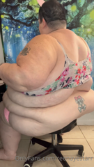 671365920_come-enjoy-these-massive-thighs-and-huge-belly-in-this-sexy_0.m4v