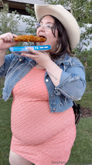 1827600218_that-was-yummy_0.mp4