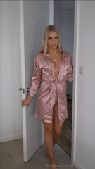 964892582_sending-this-full-pov-sex-video-over-on-my-xtra-page-in-just_0.mp4