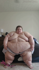 637558429_quick-and-quiet-fatty-getting-dressed-no-makeup-in-this-vid_0.mp4