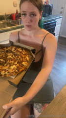 1177686498_this-15-min-pizza-stuffing-with-a-chocolate-lava-cake-is-cum_0.mp4