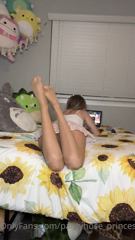 388963422_watch-me-masturbate-cum-to-some-pantyhose-p_0.m4v