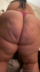 980297664_started-doing-squats-2-build-up-my-leg-strength-a-bit-cause_0.mp4