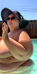 36394840_pool-pics-and-vids-this-is-like-the-only-physical-activity_8.m4v