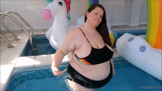 311640932_i-m-in-the-pool-for-some-splashy-fun-see-me-jiggle-in-this_0.m4v