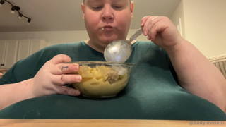 1700349935_5-minute-stuffing-cream-of-chicken-noodles-with-meatballs_0.mp4