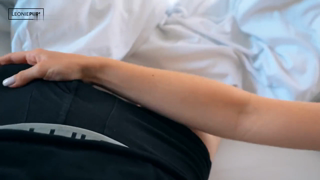 Leonie-Pur_-_Sex_am_Morgen_mit_dickem_Cumshot_ins_Gesicht.mp4